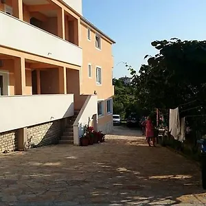 Apartman Gordana, Drage